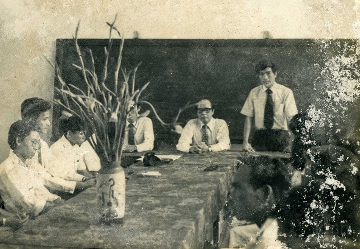 Hop Giao Su 2.jpg - Thầy Quân trong buổi họp Giáo sư